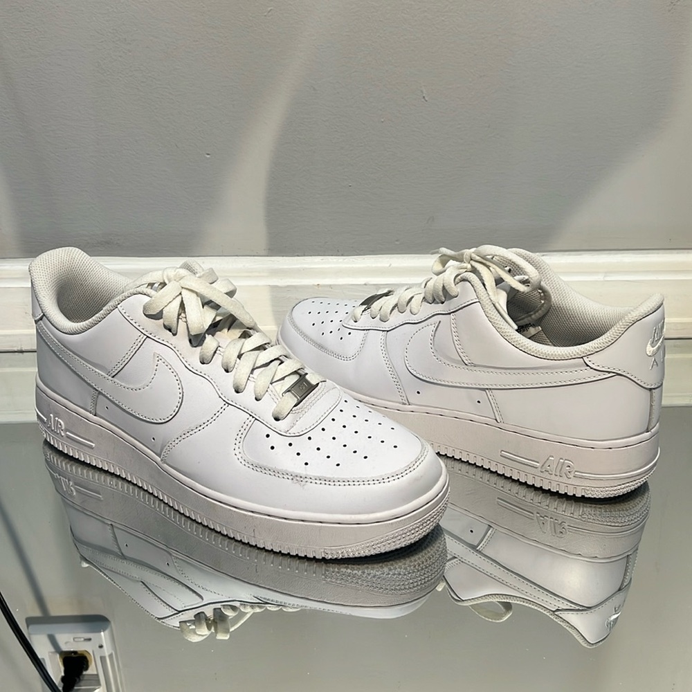 Nike Air Force 1 white
Men's Shoes Size 11